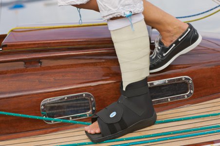 Slimline Cast Boot  Black Square-Toe  Adult Medium