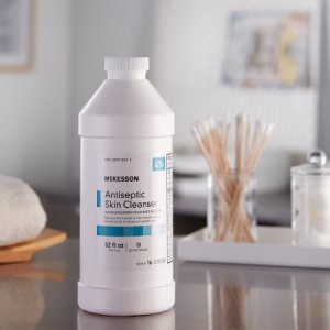 Antiseptic Skin Cleanser McKesson 32 oz. Bottle 4% Strength CHG (Chlorhexidine Gluconate) / Isopropyl Alcohol NonSterile