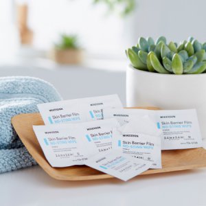 Skin Barrier Wipe McKesson No Sting 75 to 100% Strength Hexamethyldisiloxane Individual Packet Sterile