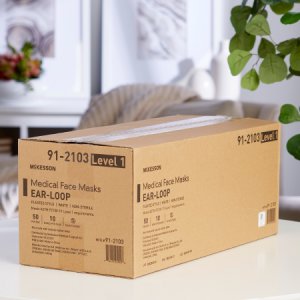 Procedure Mask McKesson Pleated Earloops One Size Fits Most White NonSterile ASTM Level 1 Adult