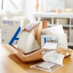 Hydrofiber Dressing Aquacel   Extra    Hydrofiber (Sodium Carboxymethylcellulose) 2 X 2 Inch