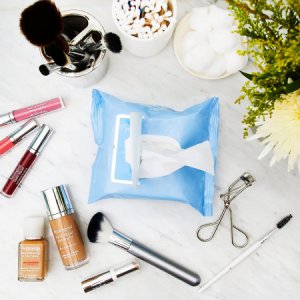 Makeup Remover Neutrogena   Wipe 25 per Pack Soft Pack Scented